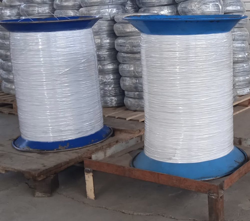 مفتول روکش پلاستیک روی قرقره و اسپول