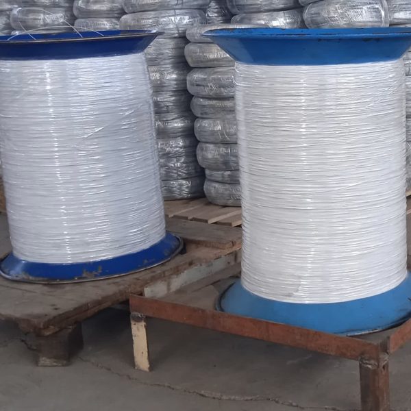 مفتول روکش پلاستیک روی قرقره و اسپول